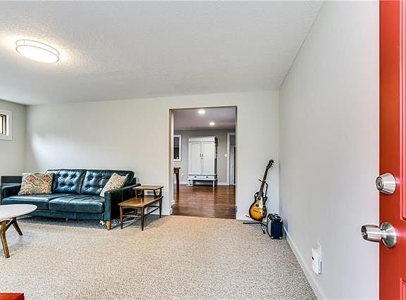4th image of 803 SW South Ave