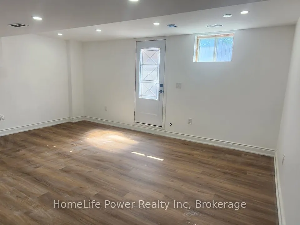 6 Hollyberry Pl #BASEMENT