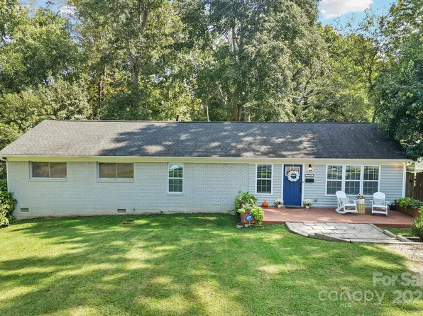 3734 Dunwoody Dr, Charlotte, NC 28215