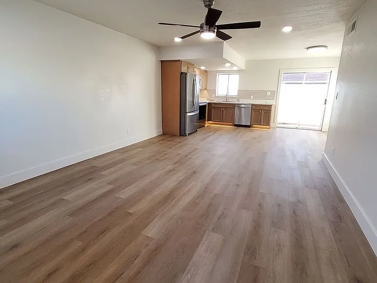 5040 N 18th Ave — Photo 5