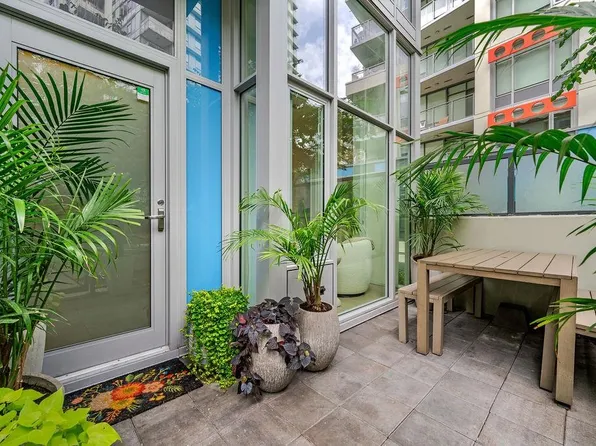 141 E 1st Ave, Vancouver, BC V6A 0E8