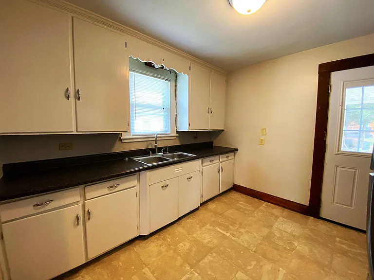610 Sherwood Ave — Photo 10