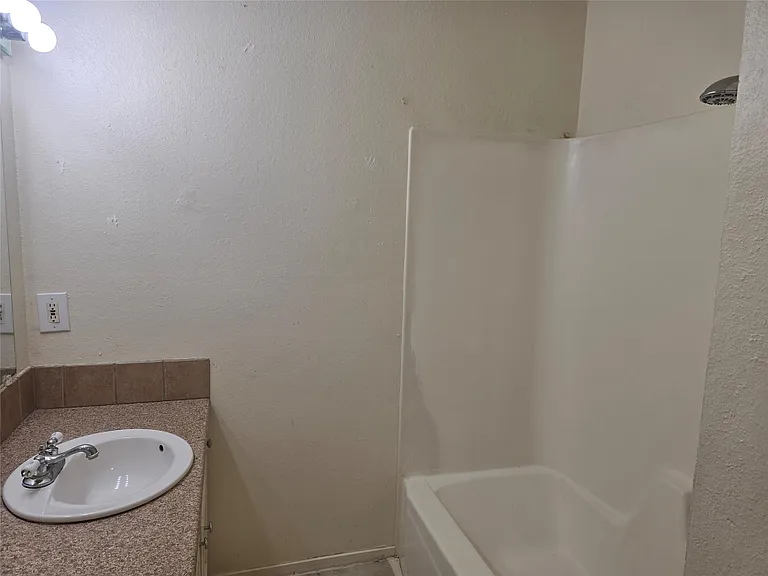 420 Vista West Ct #B — Photo 6