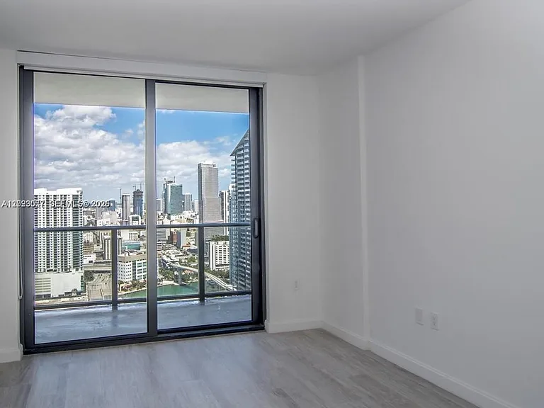 45 SW 9th St #3501 — Photo 16