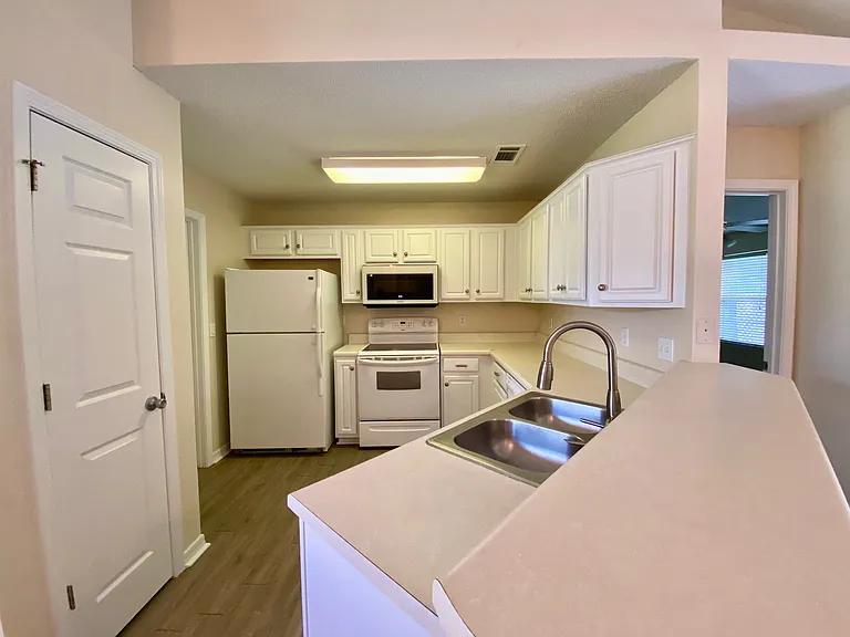1550 Oakhill Rd — Photo 7