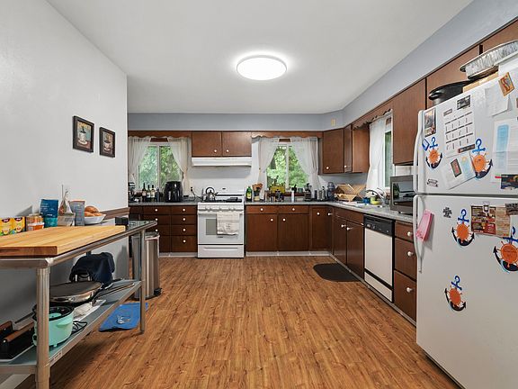 3rd image of 4611 Dennis Dr #1