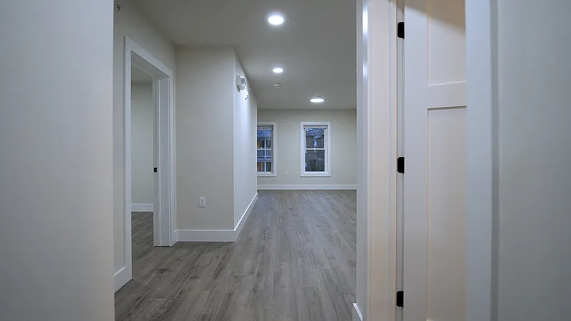 4 bed, 1.0 bath, $4,640 — Photo 4