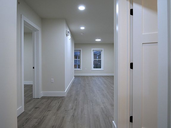 4th image of 15 Hungerford Ter Unit 12