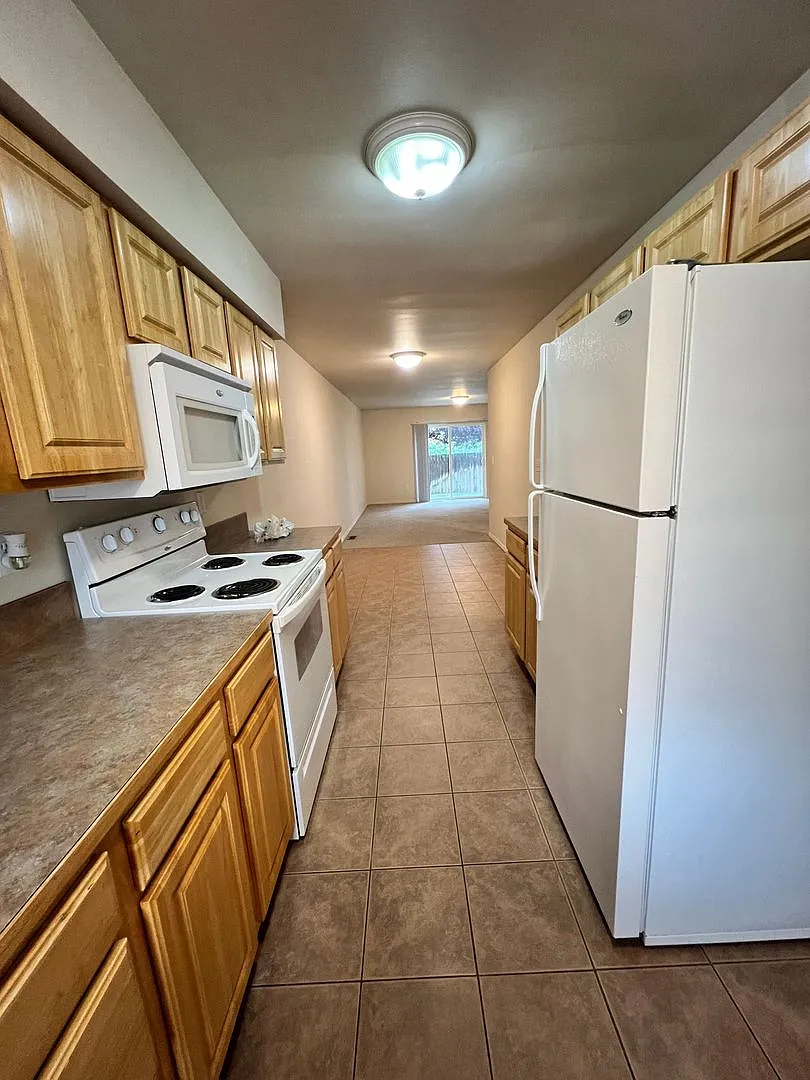 1713 W Fern Dr — Photo 3