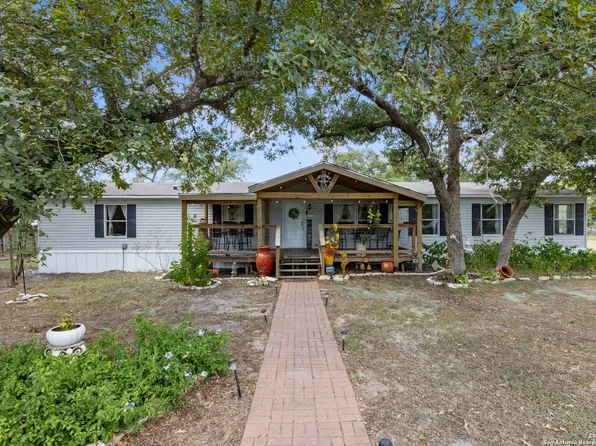 313 LOST TRAIL CIR, La Vernia, TX 78121