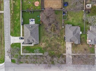 904 E Buffalo St, Forney, TX 75126