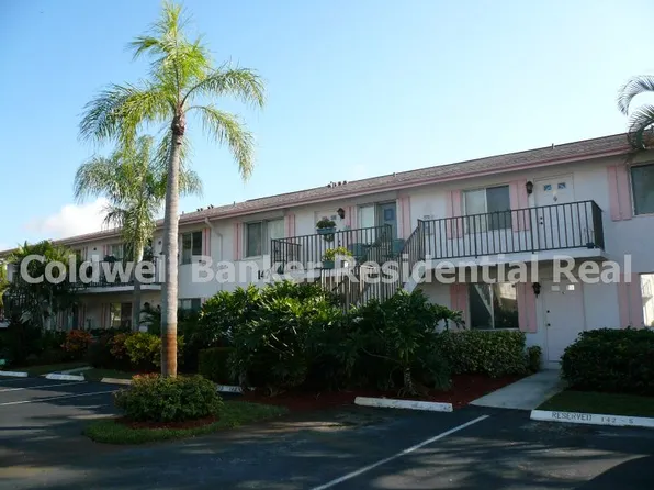 142 Palm Dr APT 5, Naples, FL 34112