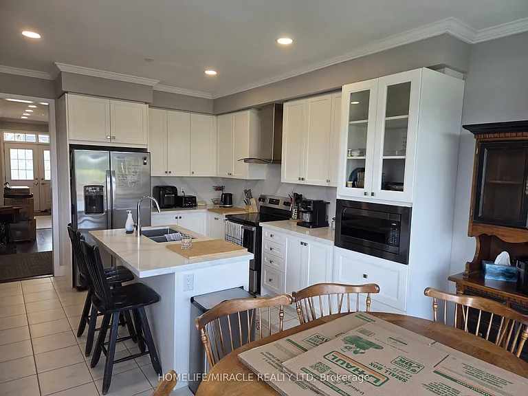 20 Esther Cres — Photo 4