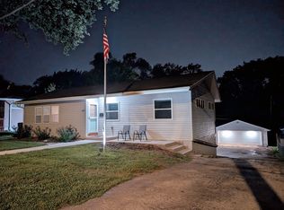 906 Summit Ave, Waukesha, WI 53188