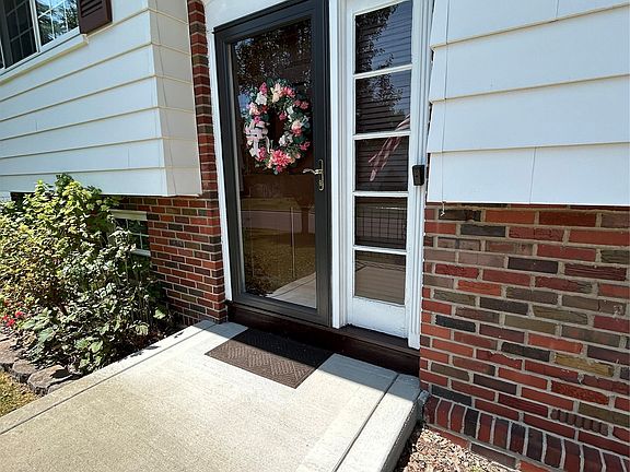 3rd image of 809 Zeggert Rd