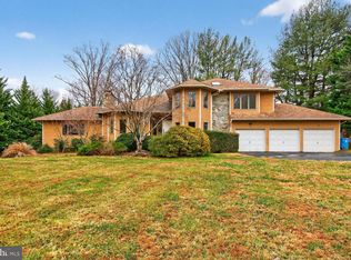 905 Falls Bridge Ln, Great Falls, VA