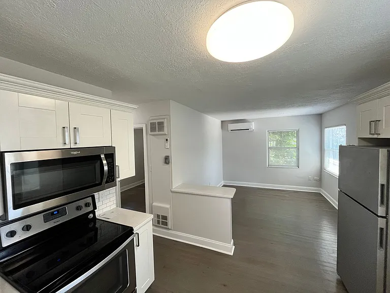 1319 1/2 Oregon St — Photo 4