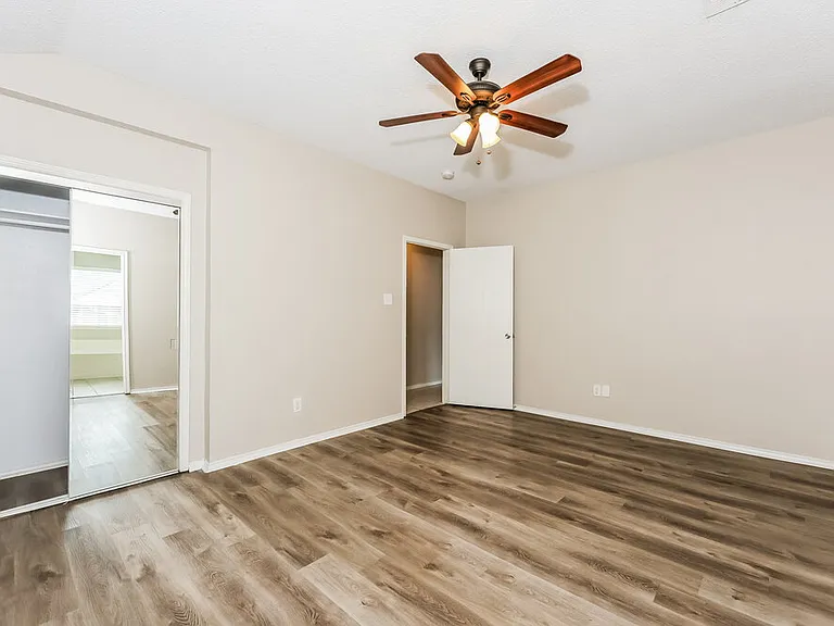617 Saint Eric Dr — Photo 11