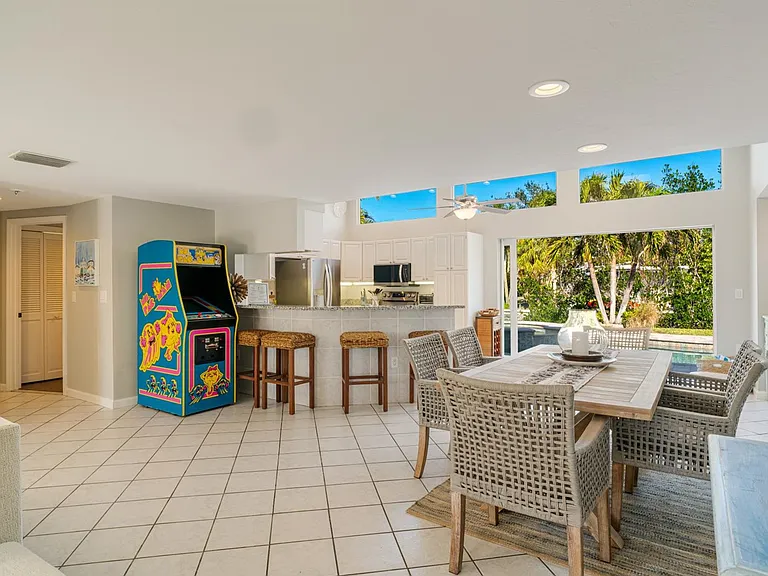 339 Avenida De Paradisio — Photo 20