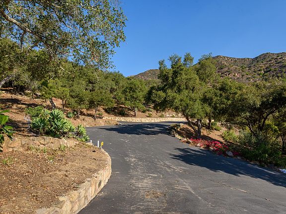 3rd image of 1186 E Mountain Dr