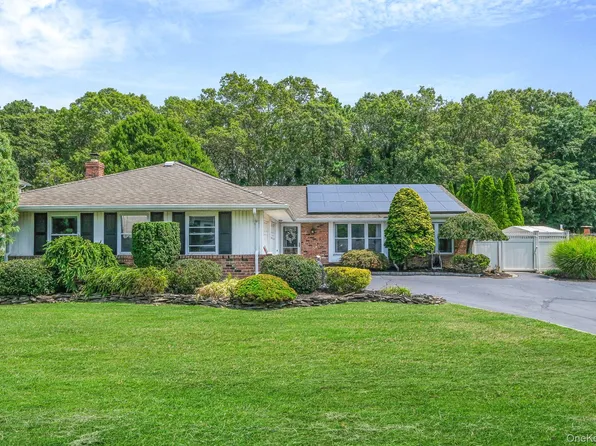 109 Joanne Drive, Holbrook, NY 11741