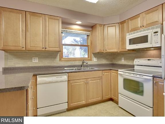 4th image of 2811 Hilltop Ct