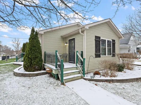 303 Burnham St, Lowell, IN 46356