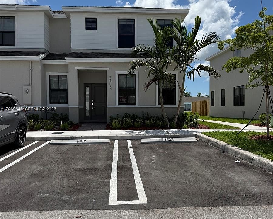 1st image of 1432 NE 4th Ave #0
