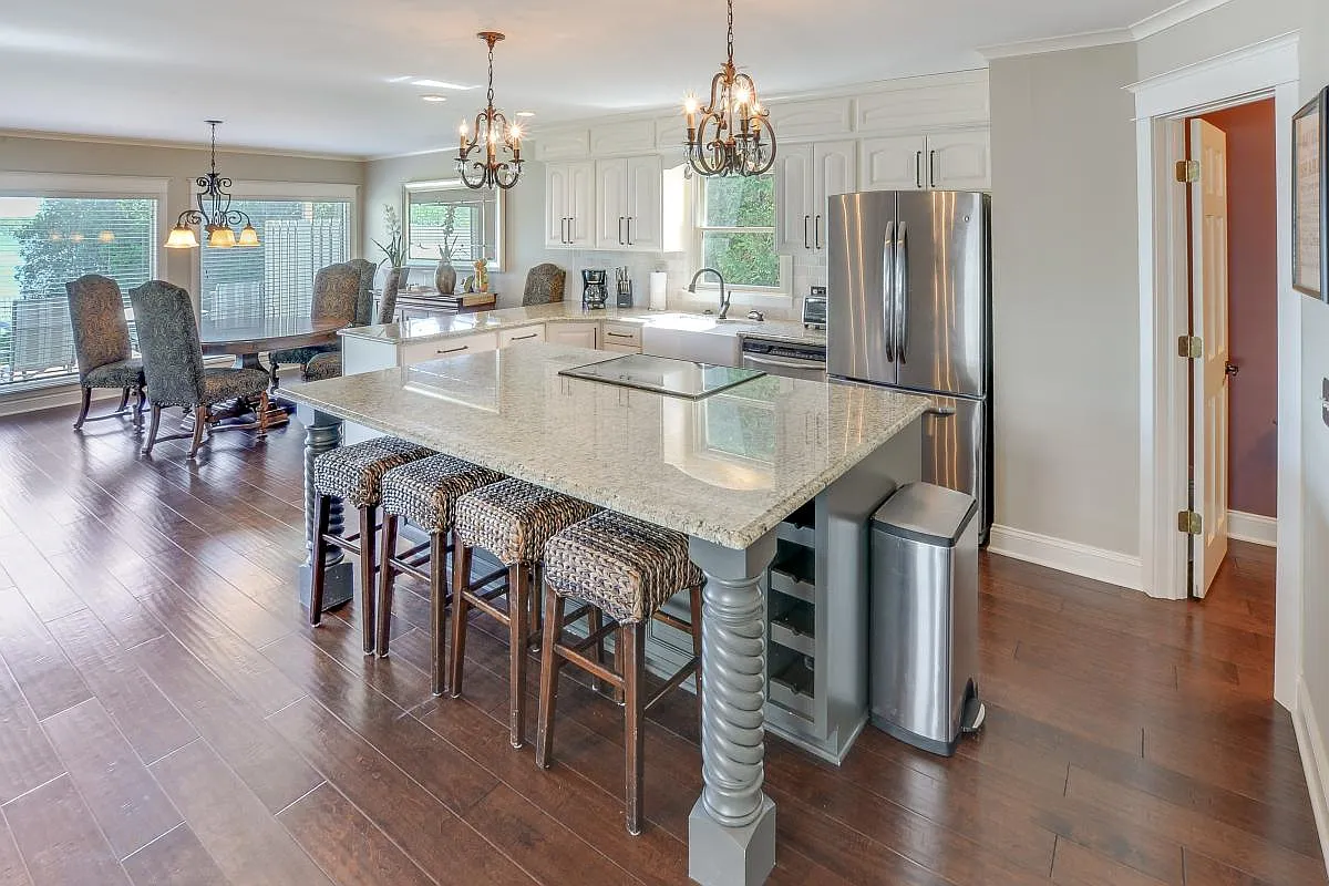16926 Grays Bay Boulevard — Photo 2