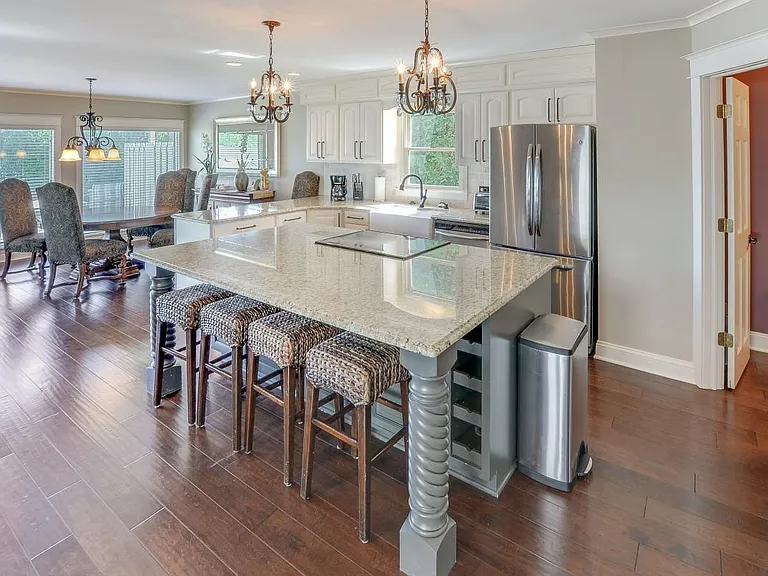 16926 Grays Bay Blvd — Photo 2