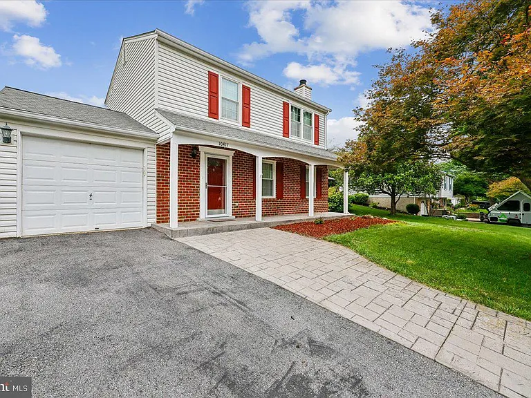 10417 Carlyn Ridge Rd — Photo 1