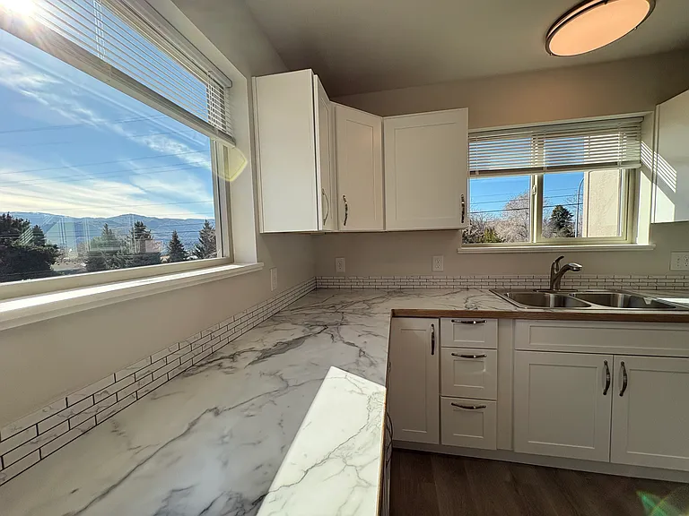 2210 N Arden Ct #B — Photo 34