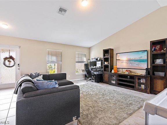 3rd image of 625 SW 26th St