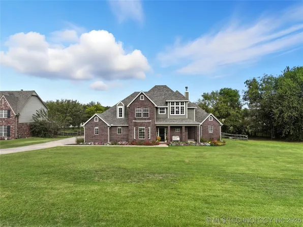 702 S Tallchief Ave, Skiatook, OK 74070