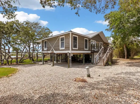 16851 Anna St, Cedar Key, FL 32625