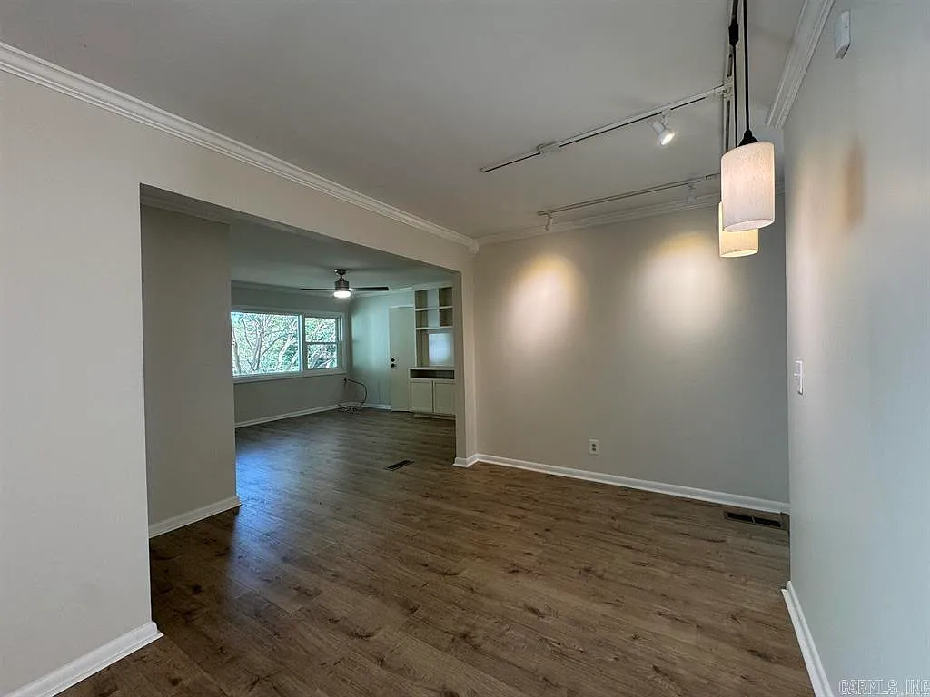 3 bed, 2.5 bath, 2036 sqft, $1,950 — Photo 3