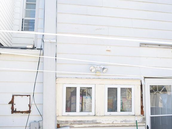 2nd image of 129 Dudley St