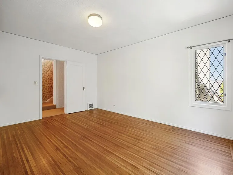 111 Windsor Ave — Photo 32
