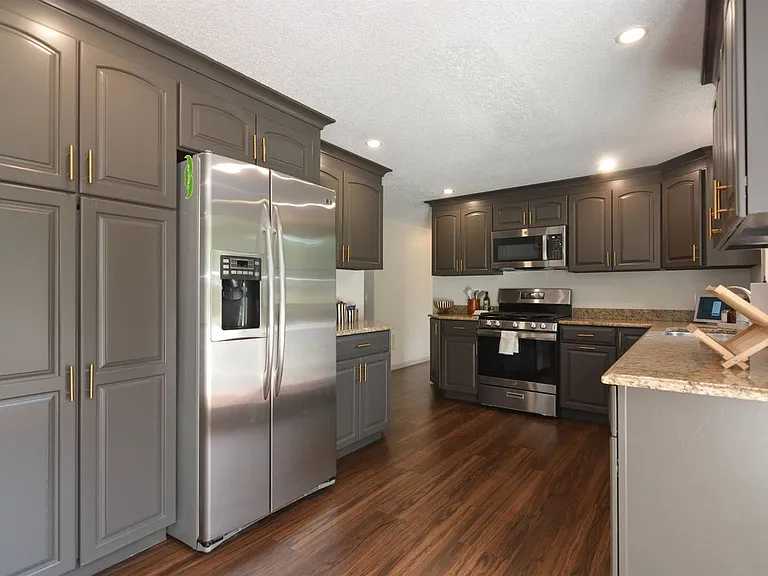 49 Academy Ave — Photo 2