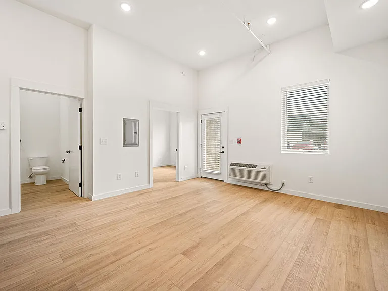 623 E Main St #105 — Photo 4