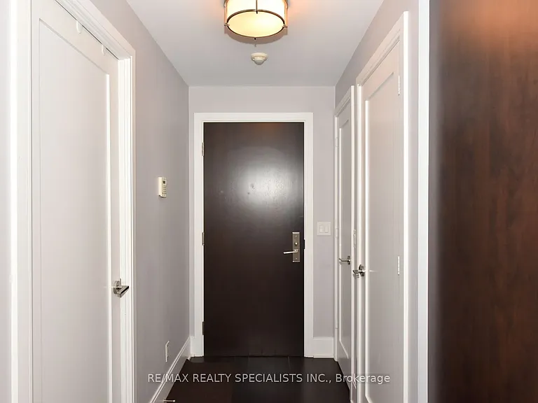 70 Roehampton Ave #712 — Photo 2