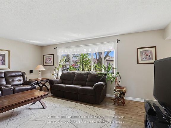 3rd image of 38 Alayne Cres