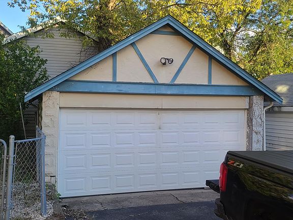 3rd image of 3836 Lovell Ave