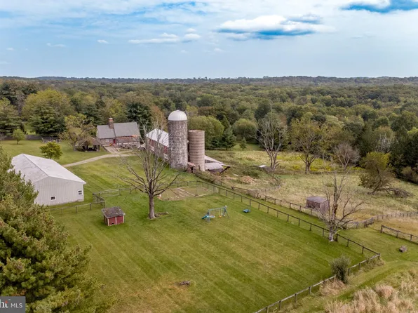 96 Stony Brook Rd, Hopewell, NJ 08525