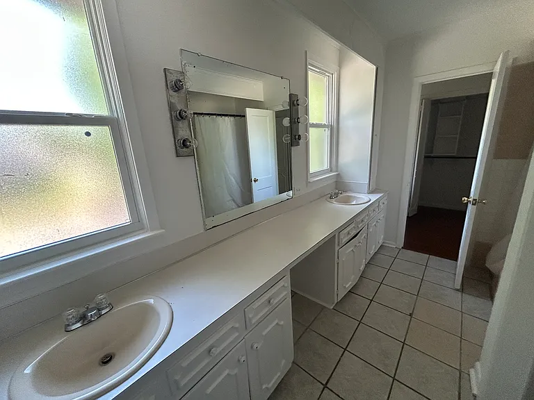 718 S Vine Ave #A — Photo 9