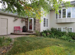 108 S Country Club Ave, Brandon, SD 57005