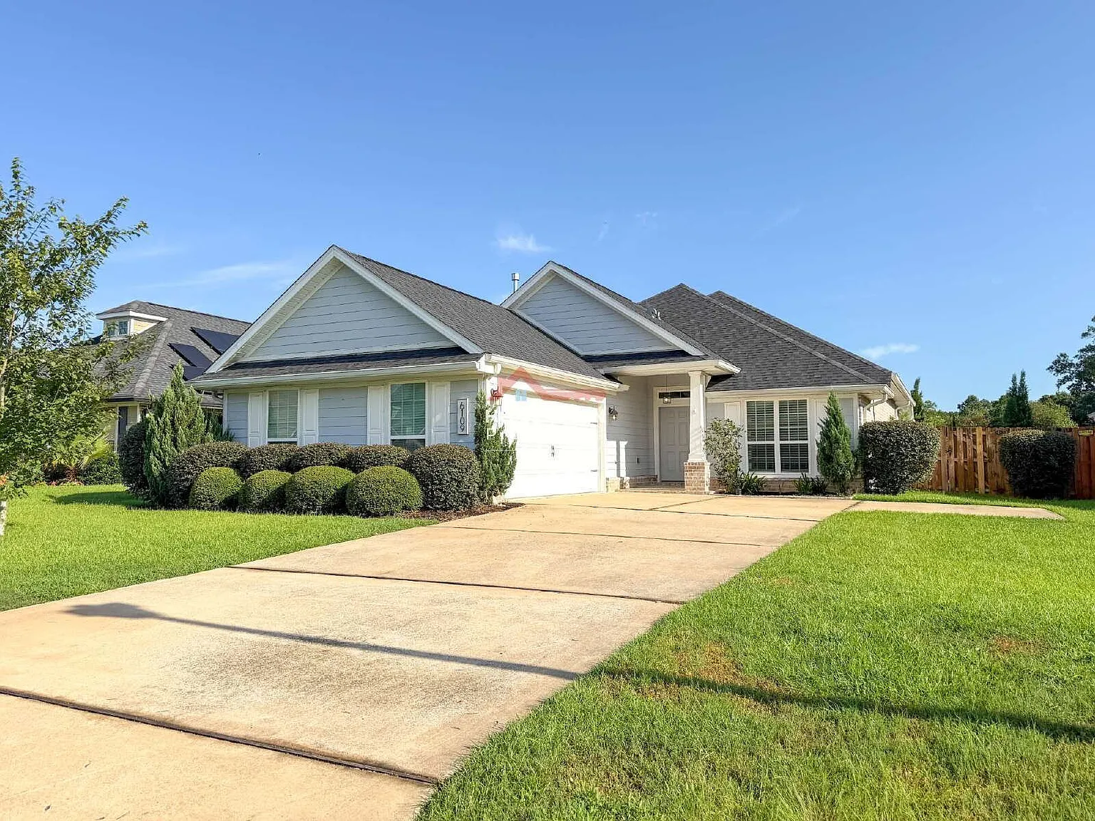 3 bed, 2.0 bath, 1904 sqft, $2,295 — Photo 2