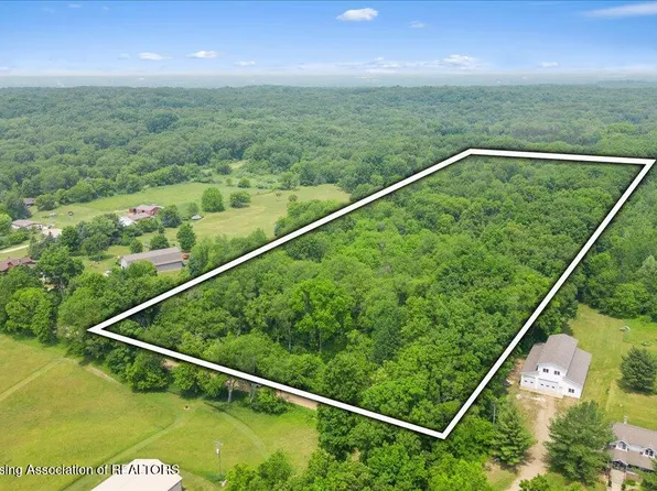 373 103rd Ave, Plainwell, MI 49080