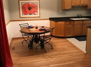 2736 Wayfaring Ln APT C, Lisle, IL 60532