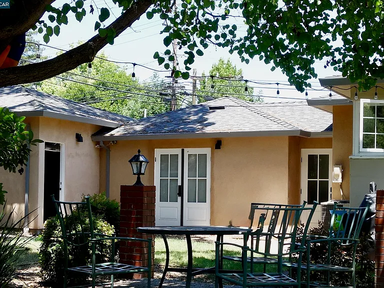 2591 Walnut Blvd #ADU — Photo 1